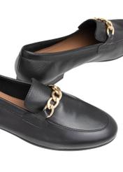 Women's black leather moccasins with chain BUTYD-0914A-99(W26), close-up of the product detail on a white background.