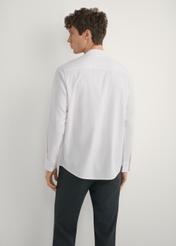 Cream cotton men's shirt KOSMT-0326-0B(W26), back view of the product on the model. Half of the silhouette visible.