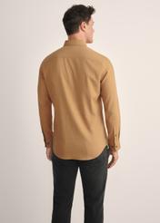 Men's shirt in camel color KOSMT-0299A-24(Z25), product view from the back on the model, half of the silhouette visible.Men's shirt in camel color KOSMT-0299A-24(Z25), product view from the back on the model, half of the silhouette visible.