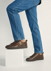 Dark brown men's leather shoes BUTYM-0430A-1I(W26), side view of the product on the model's feet.