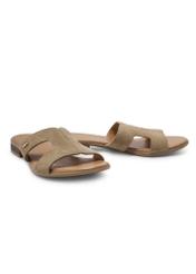 Women's leather flip-flops in cool beige color BUTYD-1064A-1K(W26), diagonal product view on a white background.