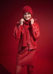 Red women's winter hat CZADT-0178-42(Z24)