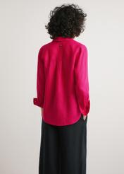 Women's fuchsia linen shirt KOSDT-0163A-5E(W26) - back view of the product, on a model, against a light background. Half of the silhouette visible.