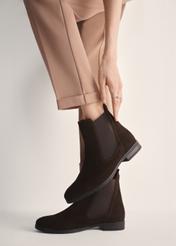 Women's brown suede ankle boots BUTYD-1009-89(Z25), product view on the model's feet against a light background.