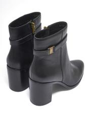 Black women's ankle boots with logo BUTYD-1214-99(Z26). Back view, diagonal, on a white background.