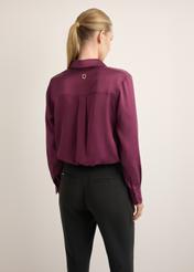 Women's burgundy shirt KOSDT-0172-4D(Z26), back view of the product on the model. Half of the silhouette visible.