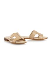 Beige leather flip-flops with a small heel BUTYD-1064-81(W24)-02