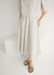 Women's leather flip-flops in cool beige color BUTYD-1157-1K(W26), front view of the product on the model's feet.