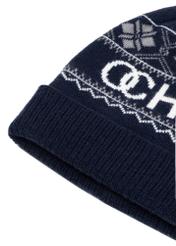 Navy blue men's hat with pompom CZADT-0083-7I(Z26), close-up view of the details on a white background.