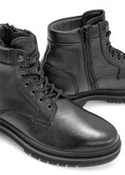 Black men's leather ankle boots BUTYM-0515-99(Z25), close-up of the product on a white background.