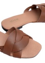 Women's brown leather flip-flops BUTYD-1159-24(W25), close-up of detail on white background.