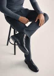Black men's leather ankle boots BUTYM-0404B-99(Z25), product view on model's feet against a light background.
