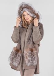 Krótki kożuch damski oversize z kapturem KOZDS-0049-0996(Z21)-01