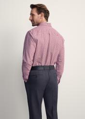 Men's burgundy checkered shirt KOSMT-0345-49(Z25), product view from the back on the model, half of the silhouette visible.