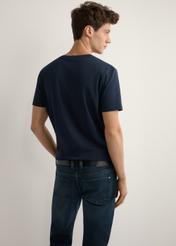 Men's navy blue T-shirt TSHMT-0120-7E(W26), back view of the product on the model. Half of the silhouette visible.