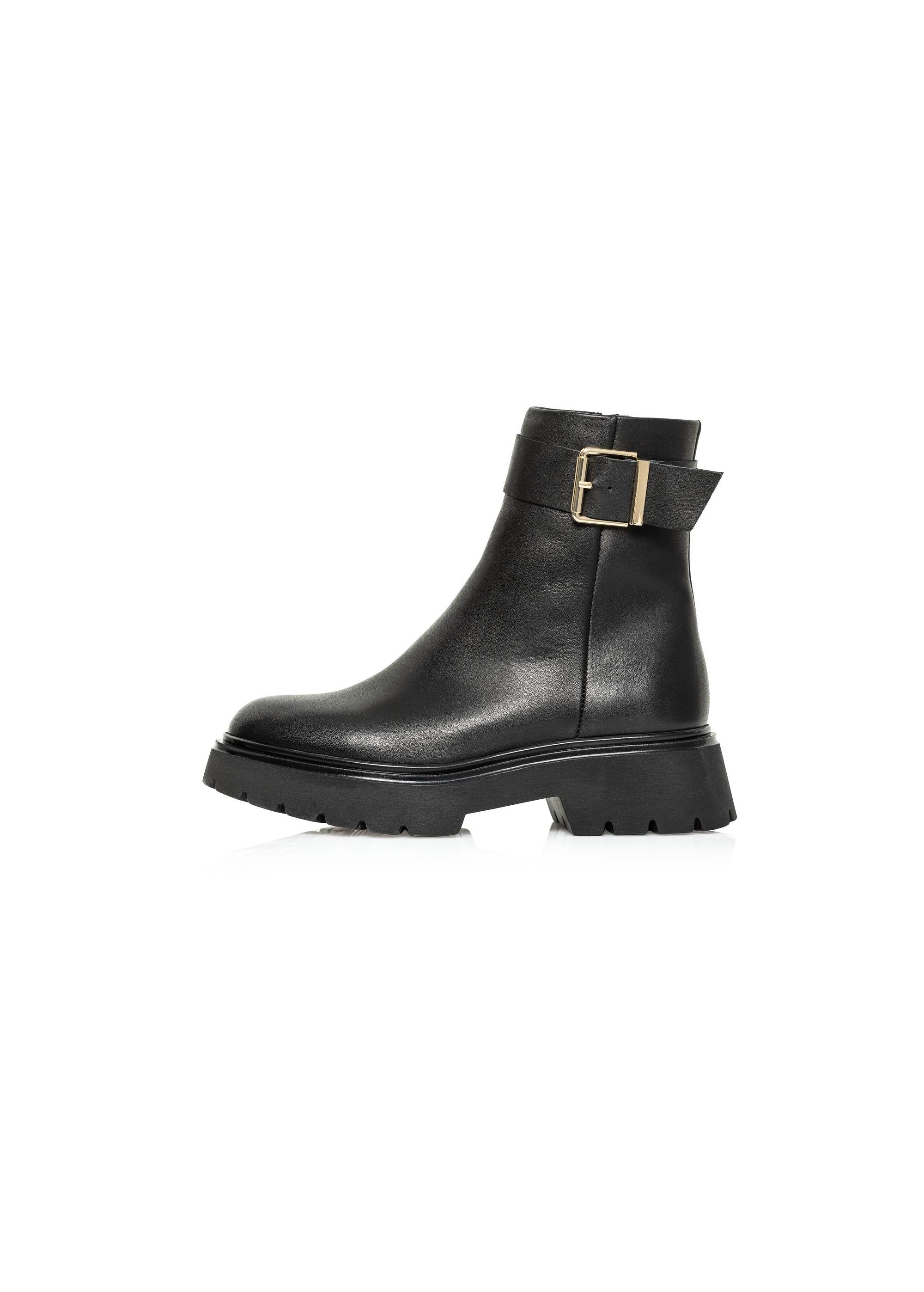 Black leather ankle boots on the platform BUTYD-1132-99(Z24)-04