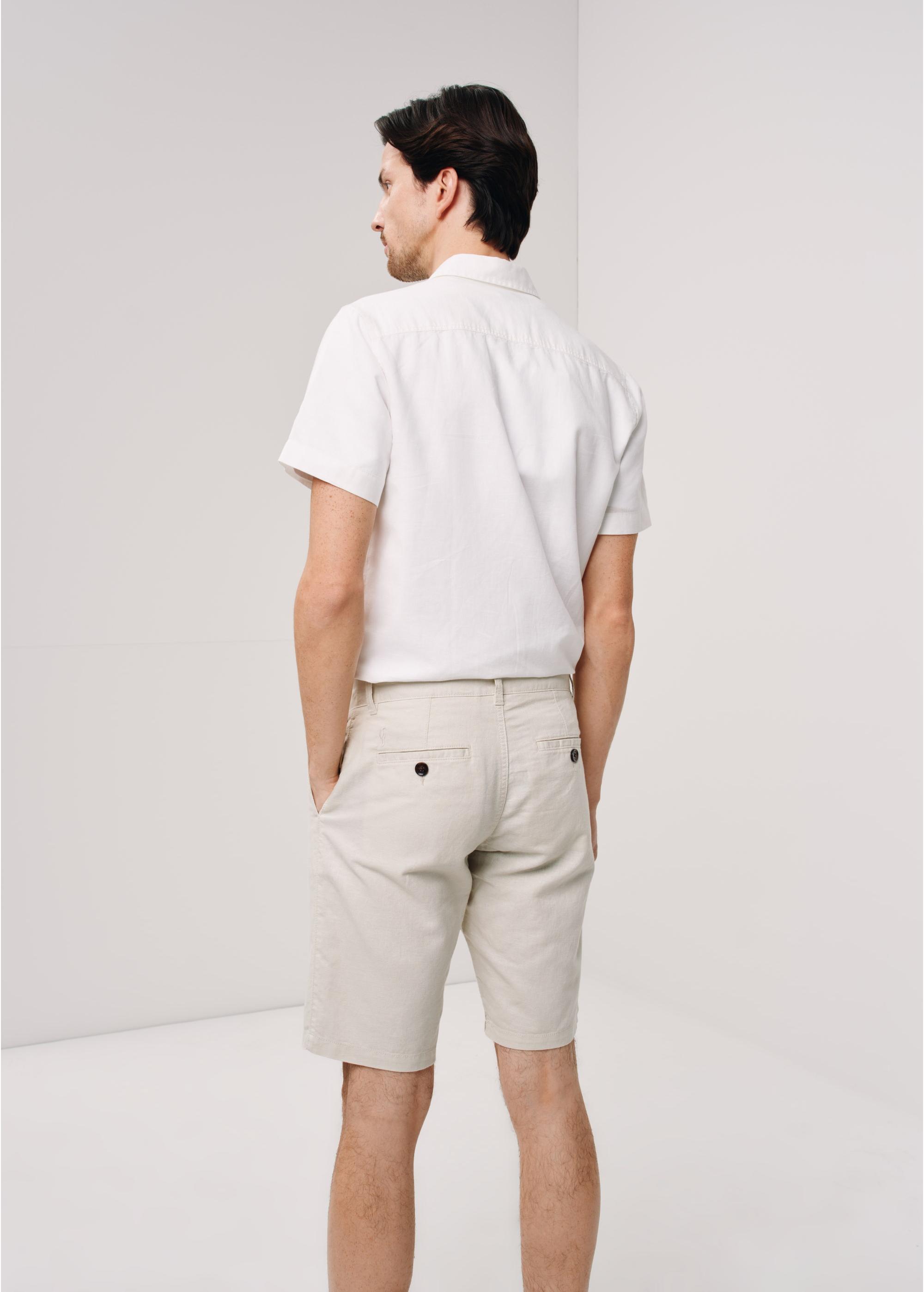 Beige linen shorts for men SZOMT-0030-81(W24)-04