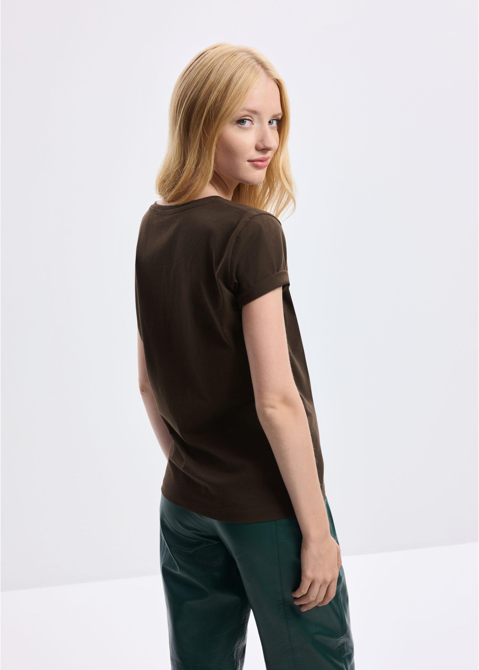 Brown women's t-shirt with a logo TSHDT-0133-90(Z24)