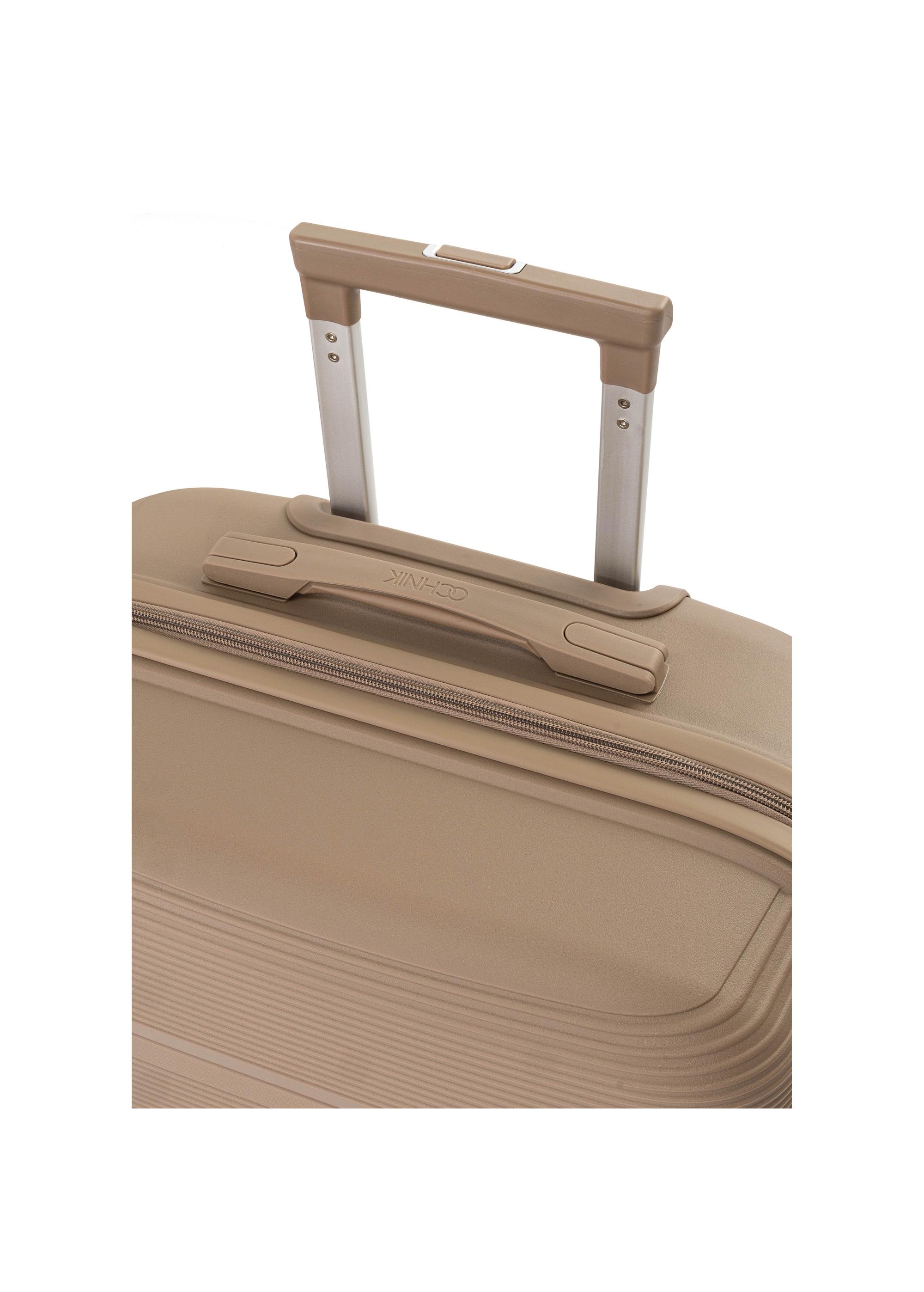 Medium suitcase on wheels WALPP-0022-86-24(W25)-05