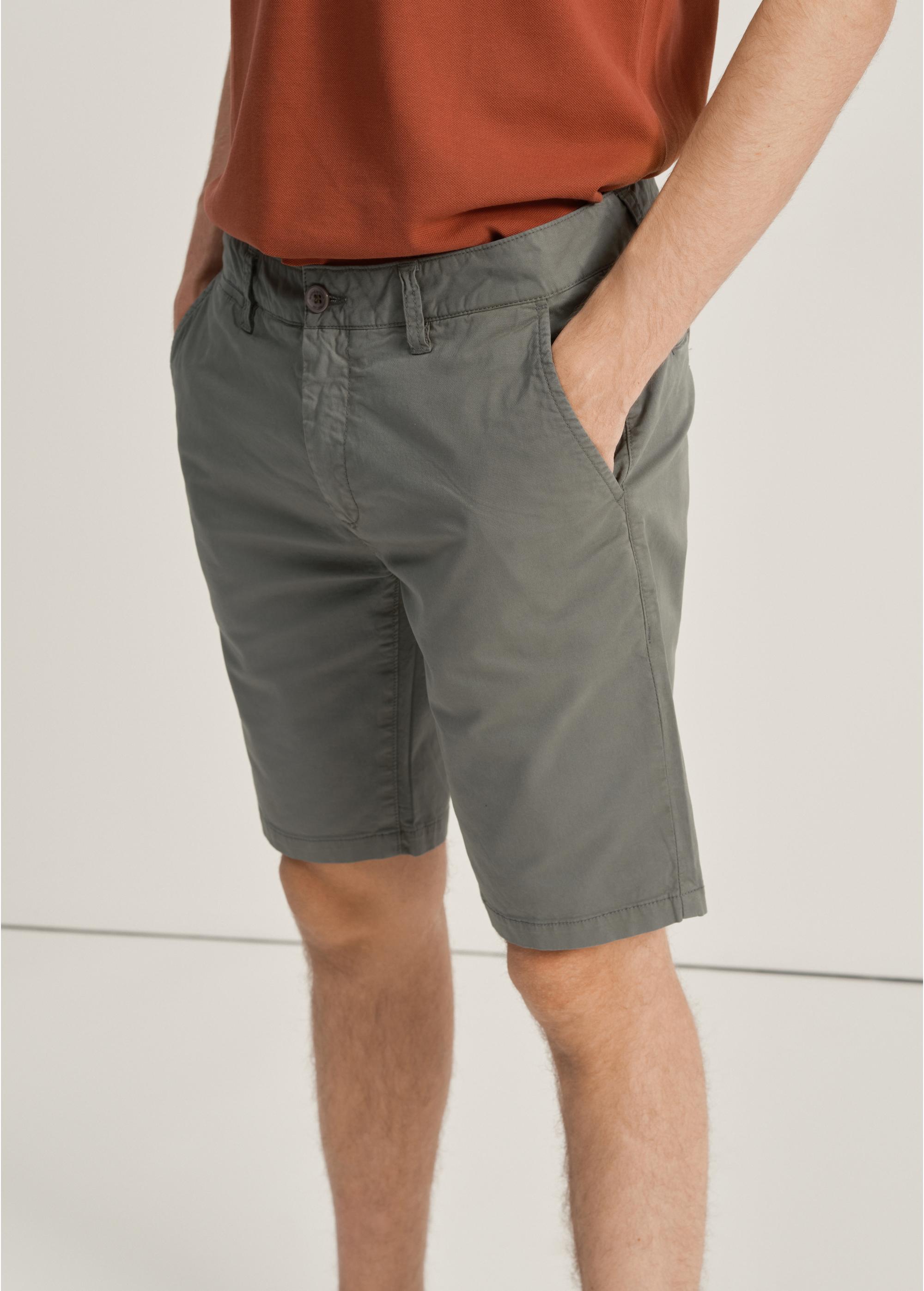 Green men's shorts SZOMT-0024-54(W23)-01