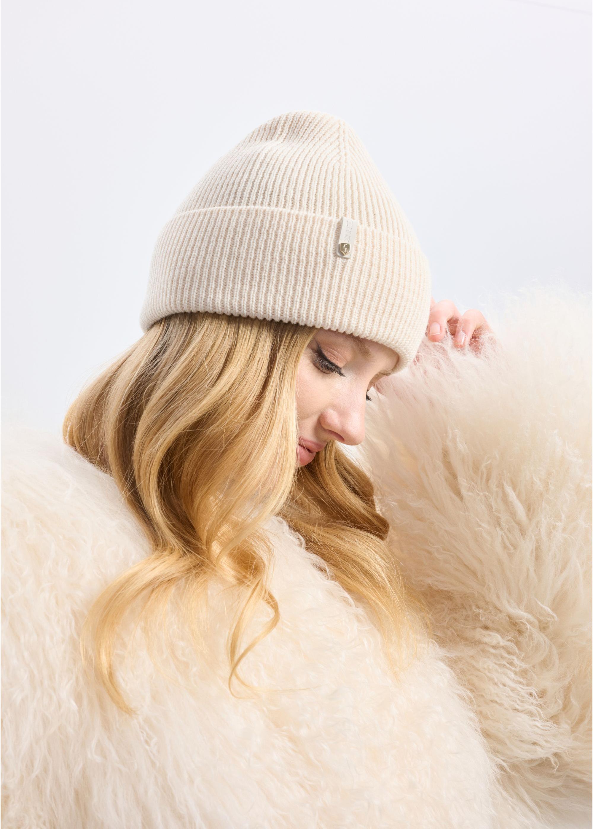 Classic cream winter hat for women CZADT-0178-81(Z24)