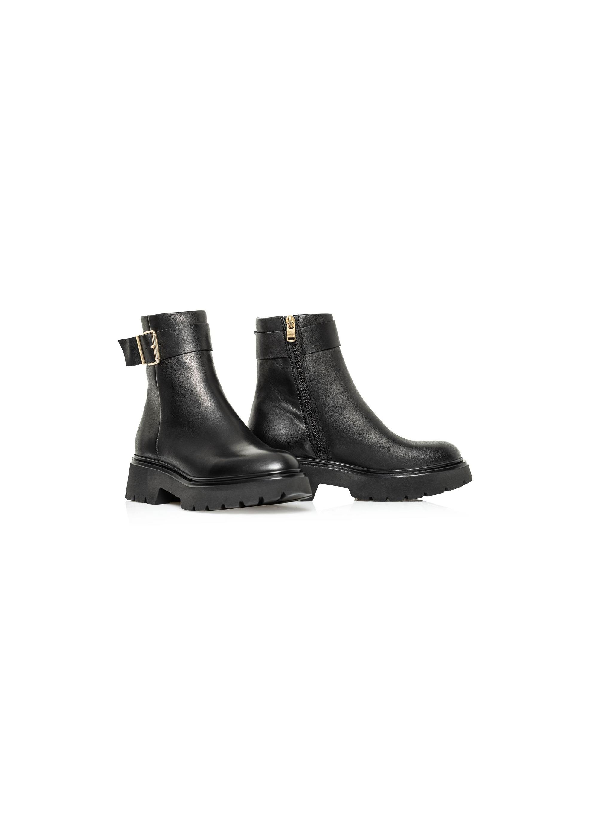 Black leather ankle boots on the platform BUTYD-1132-99(Z24)-02