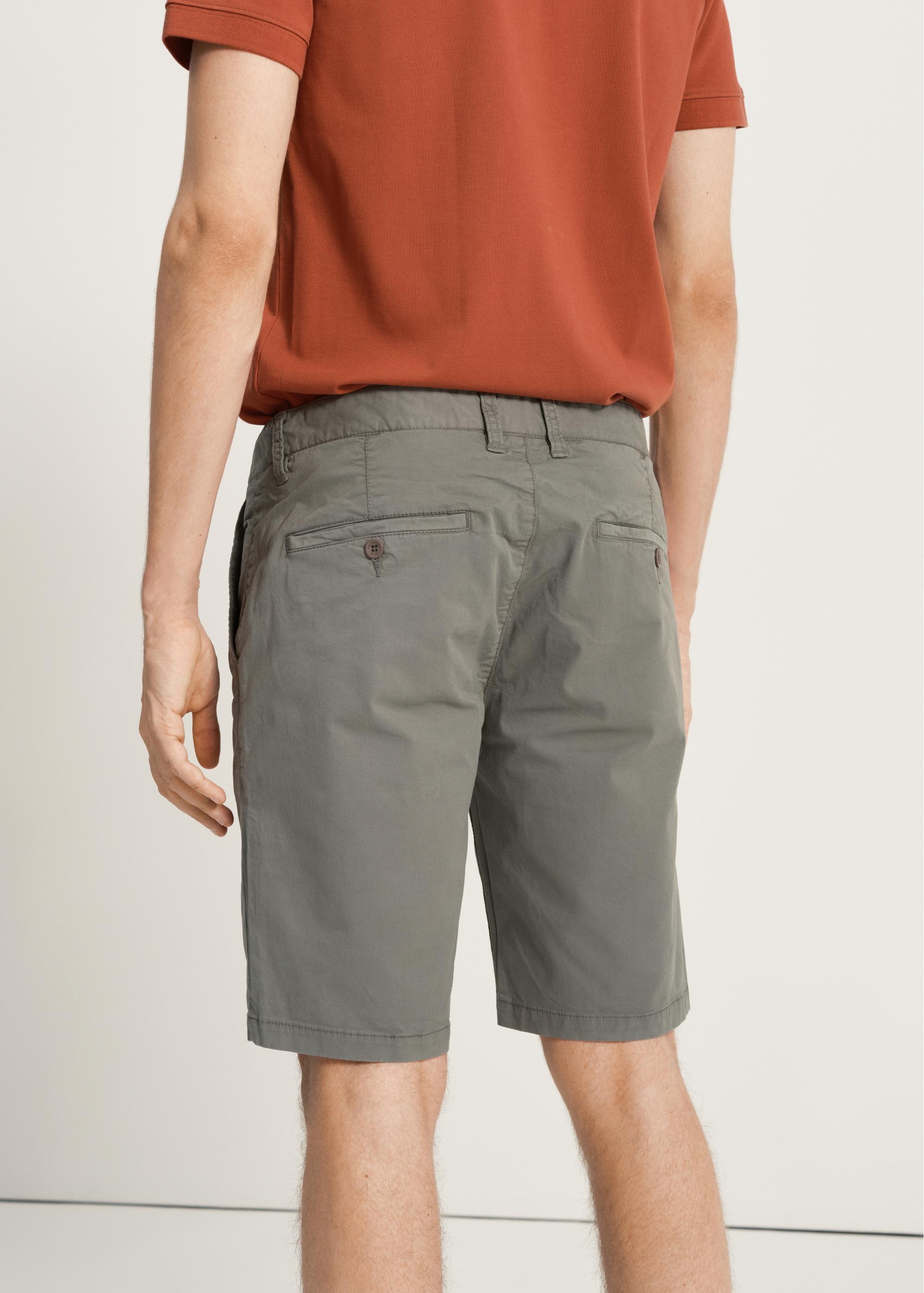 Green men's shorts SZOMT-0024-54(W23)-03