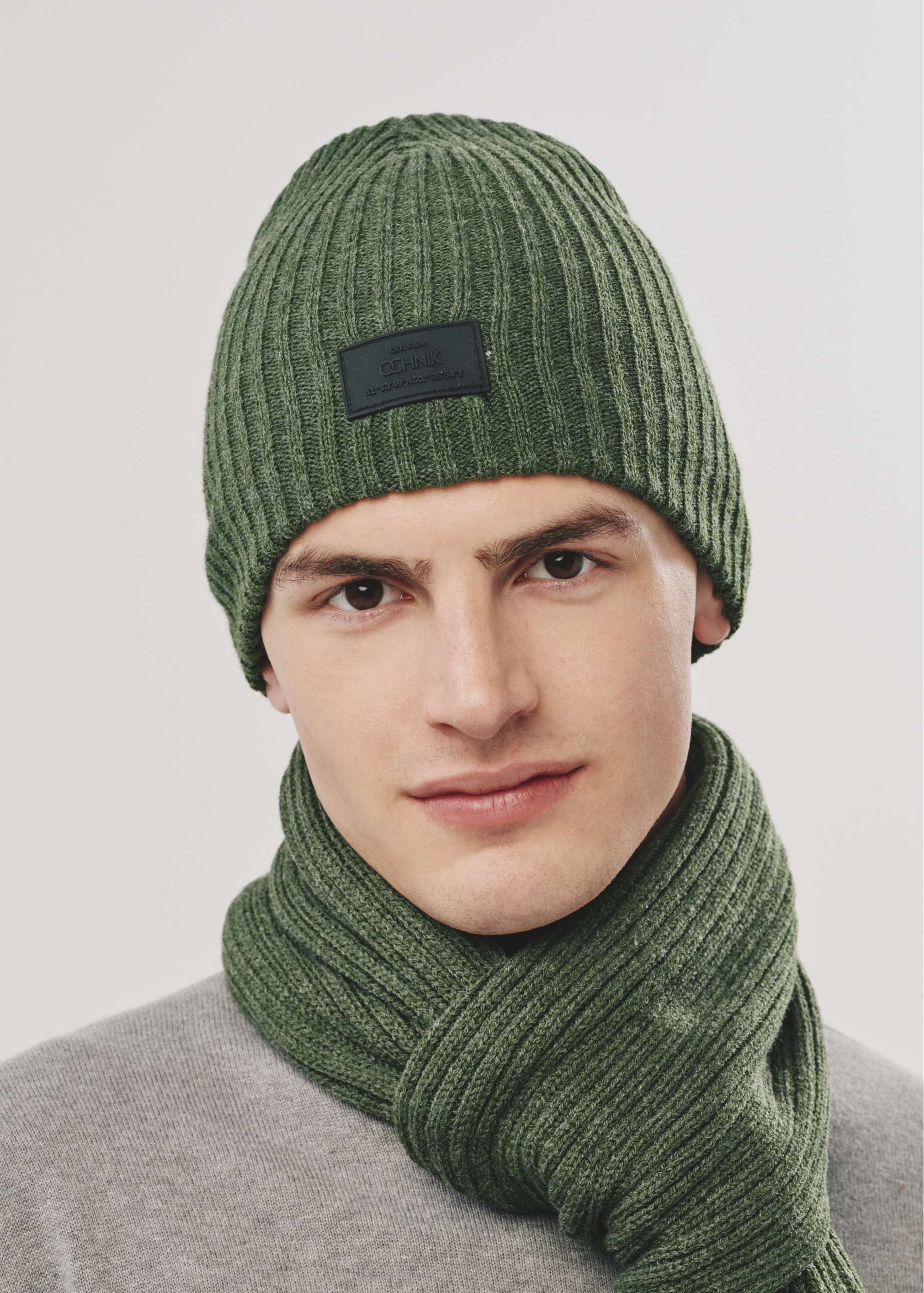 Green men's winter cap CZAMT-0011-54(Z23)-01