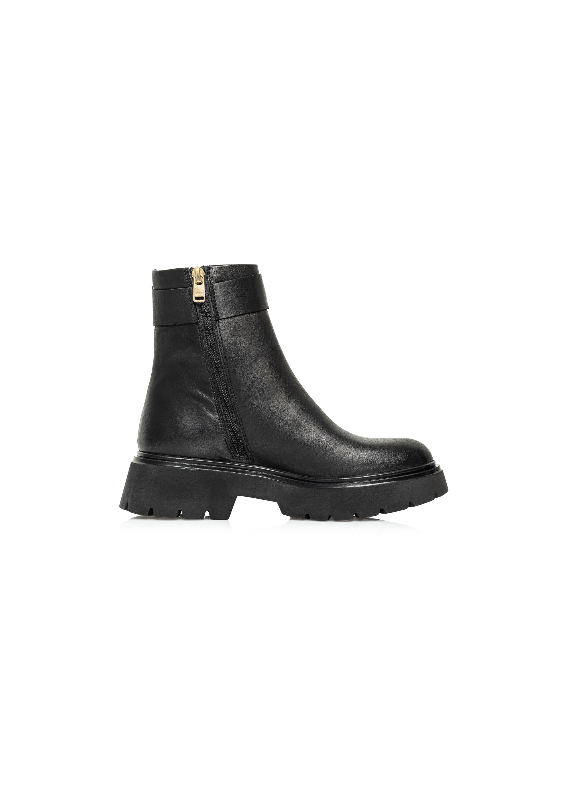 Black leather ankle boots on the platform BUTYD-1132-99(Z24)-03