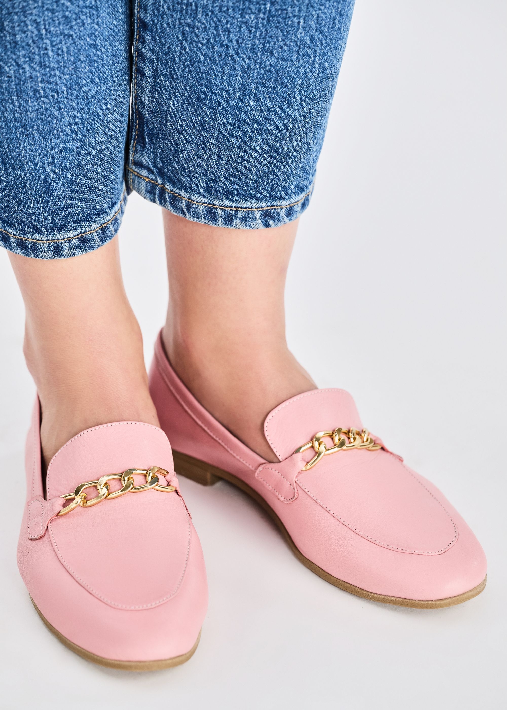 Women's pink leather loafers with chain BUTYD-0914-31(W25)