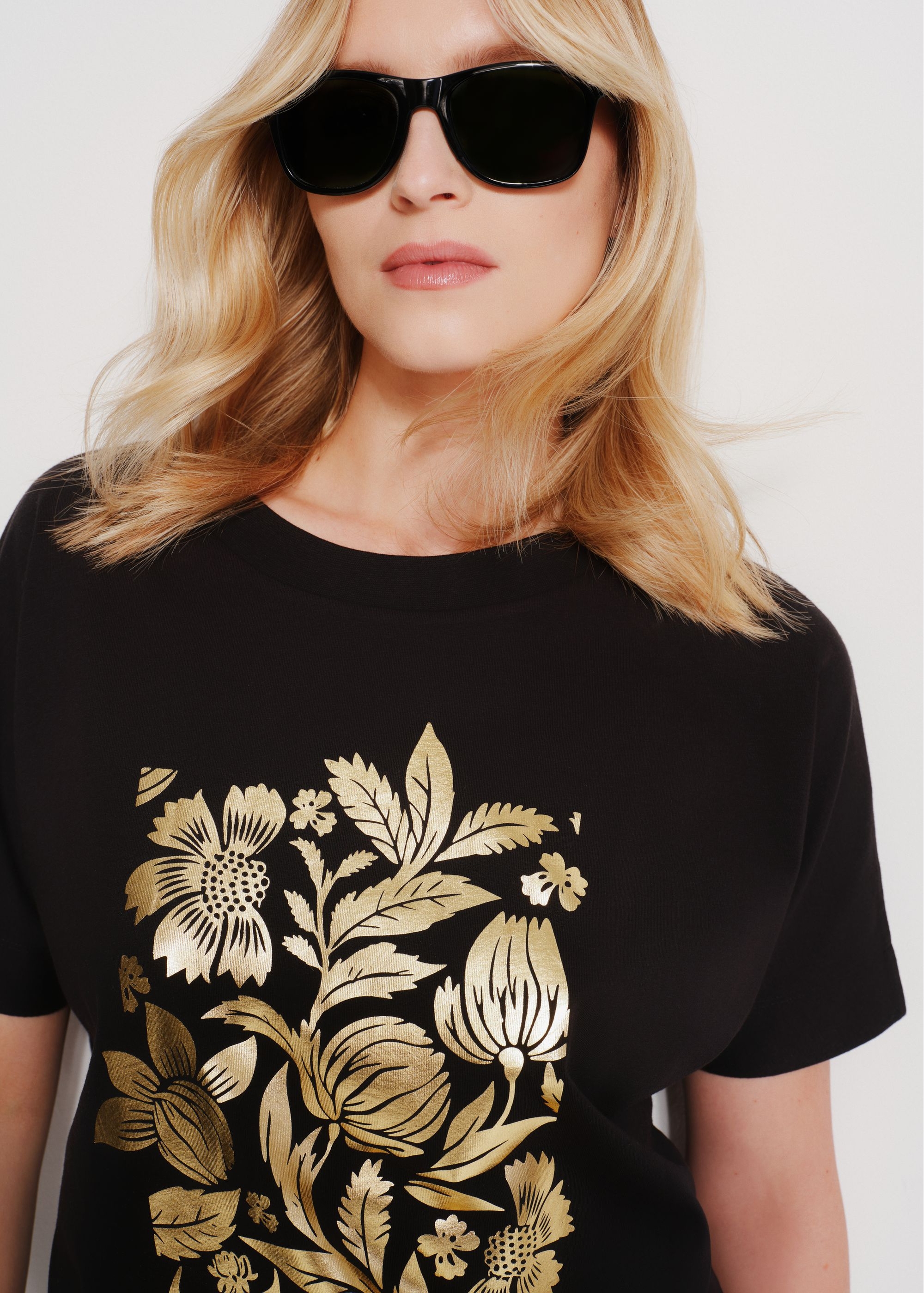 Black women's t-shirt with floral print TSHDT-0132-99(Z24)-03