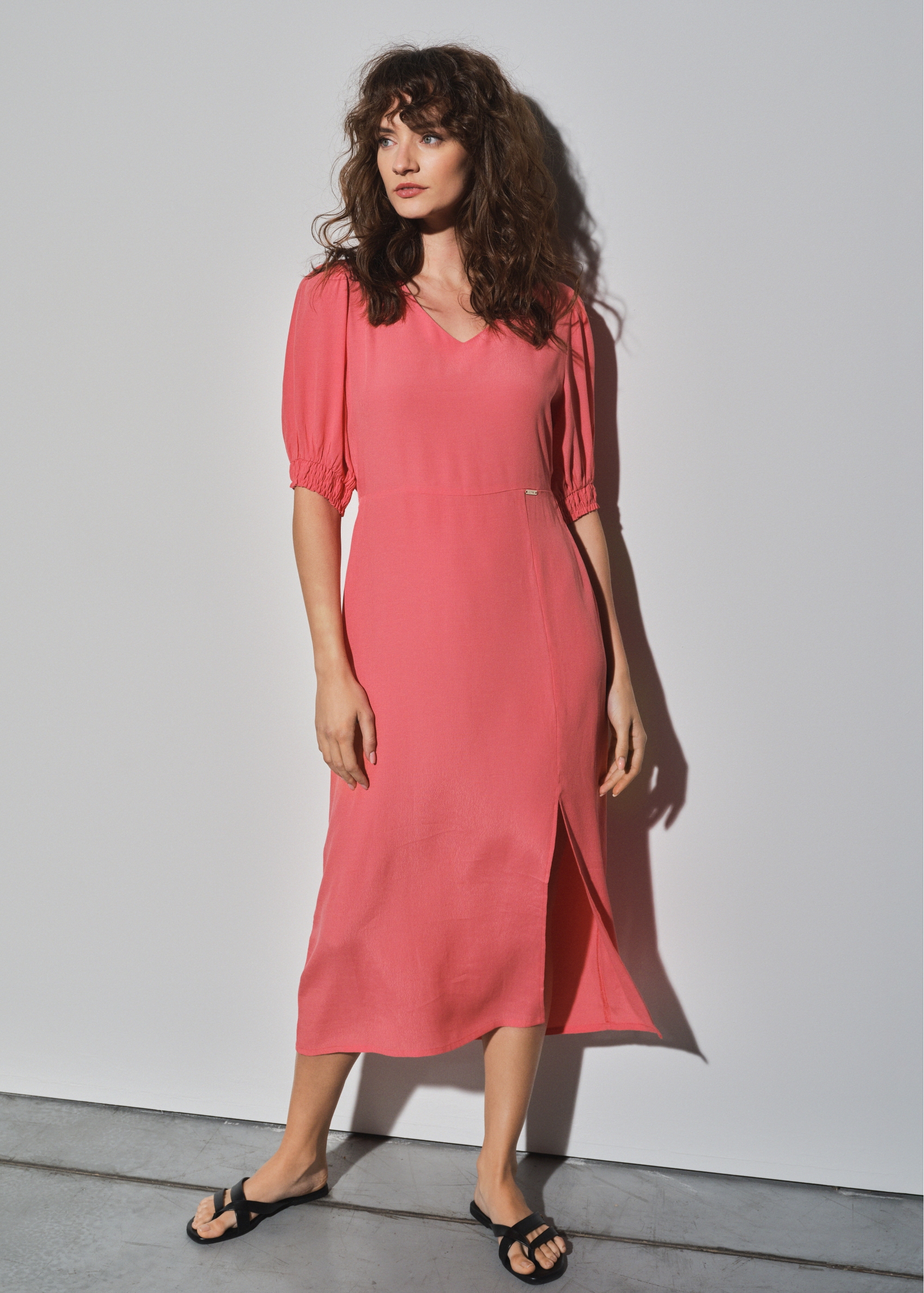 Pink dress with slit SUKDT-0153-31(W23)-01