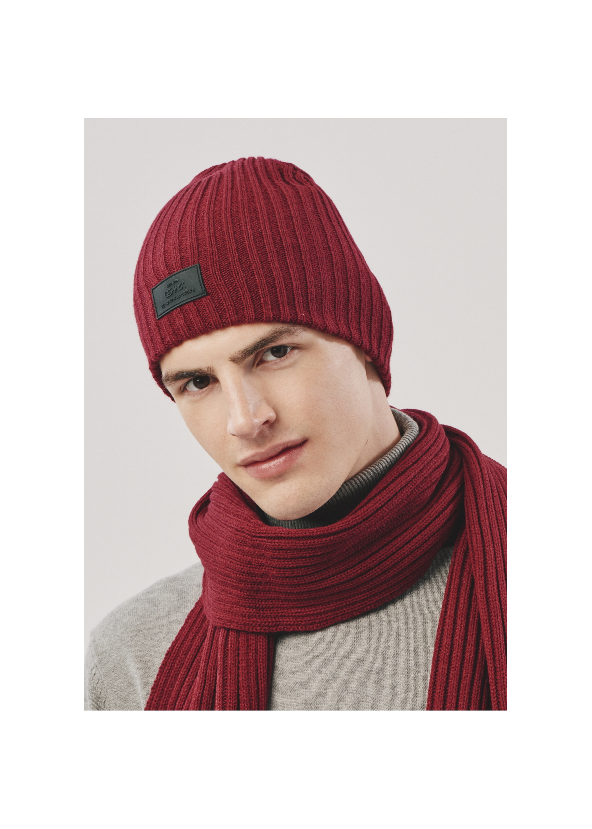 Men's maroon winter cap CZAMT-0011-49(Z23)-01