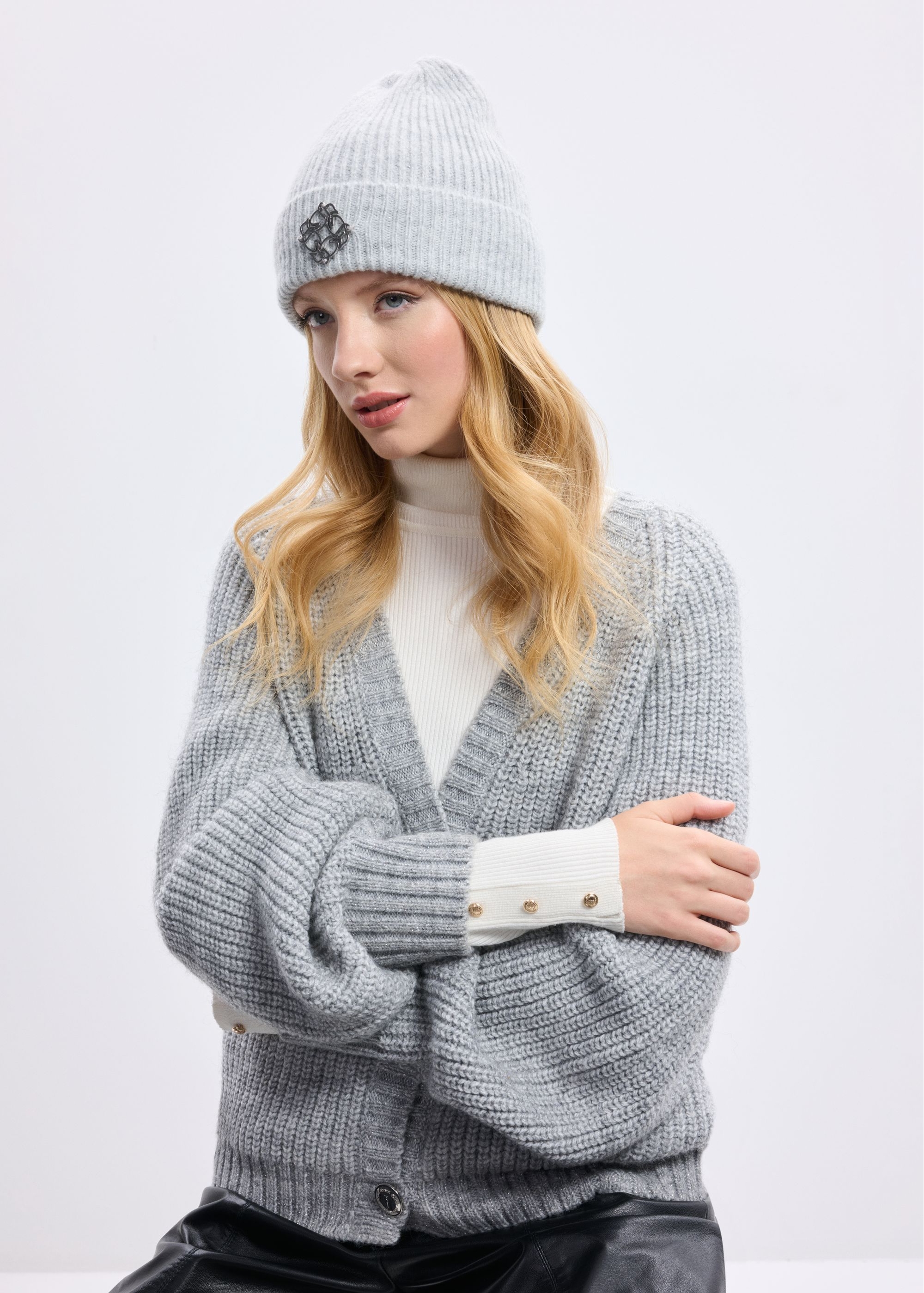 Light gray women's winter hat CZADT-0198-91(Z24)