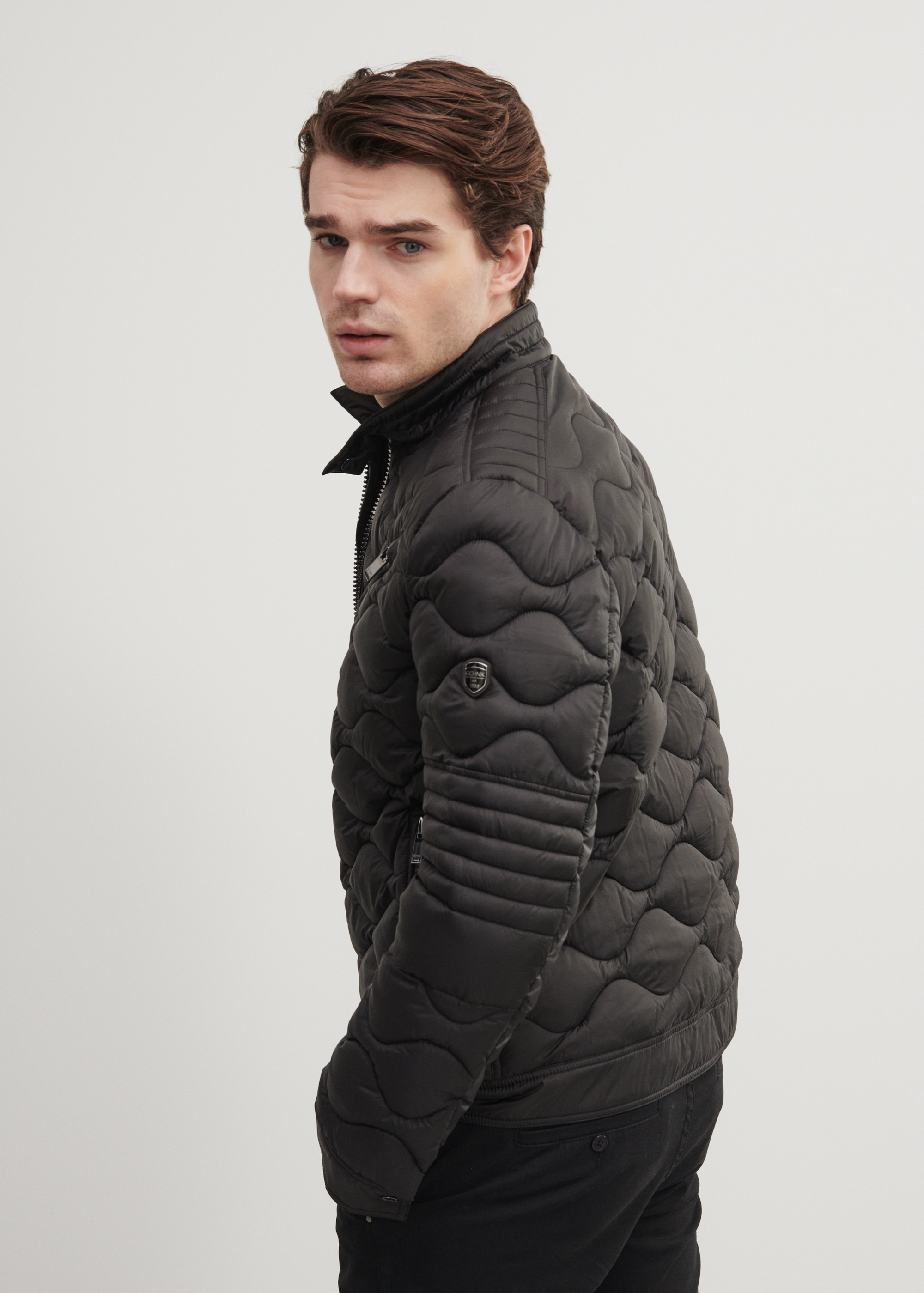 Men's quilted jacket with stand-up collar KURMT-0303-99(W23)-04