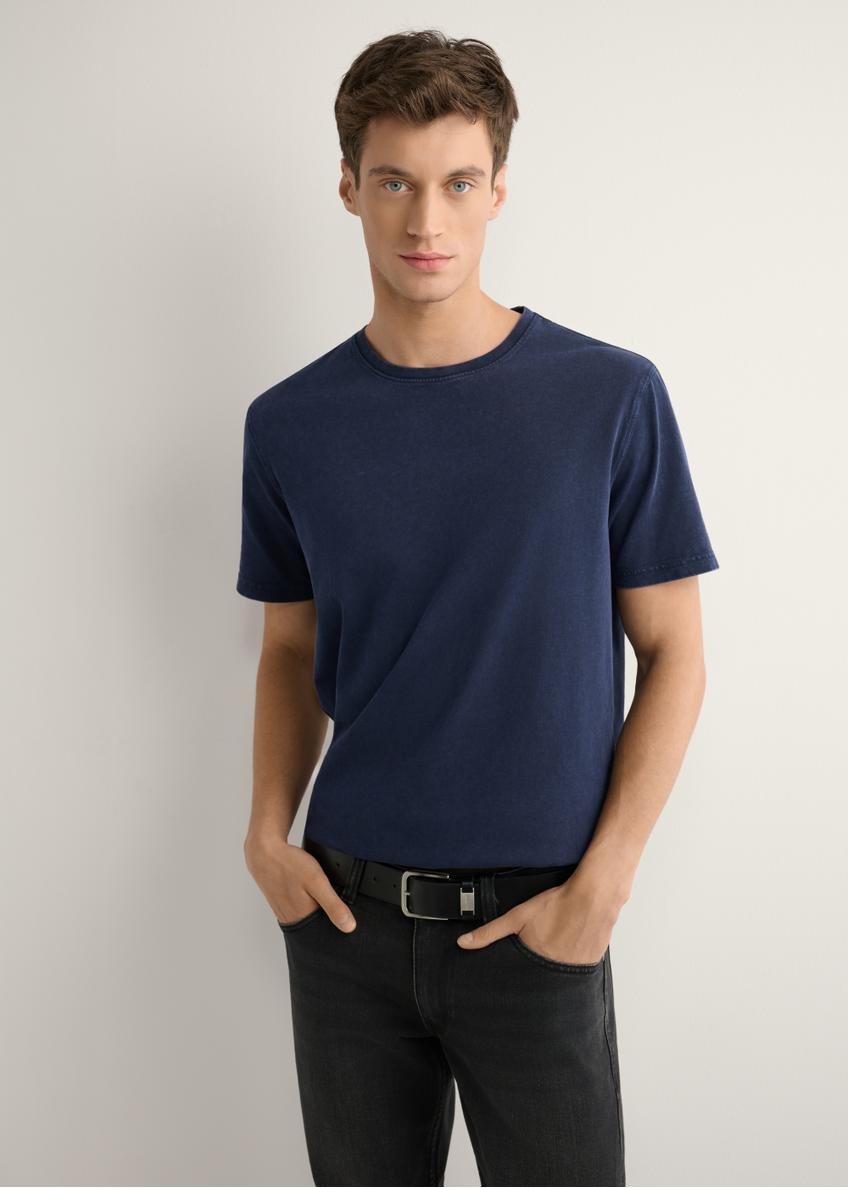 Men's navy cotton T-shirt TSHMT-0140-7E(W26), front view of the product on the model. Half of the silhouette visible.