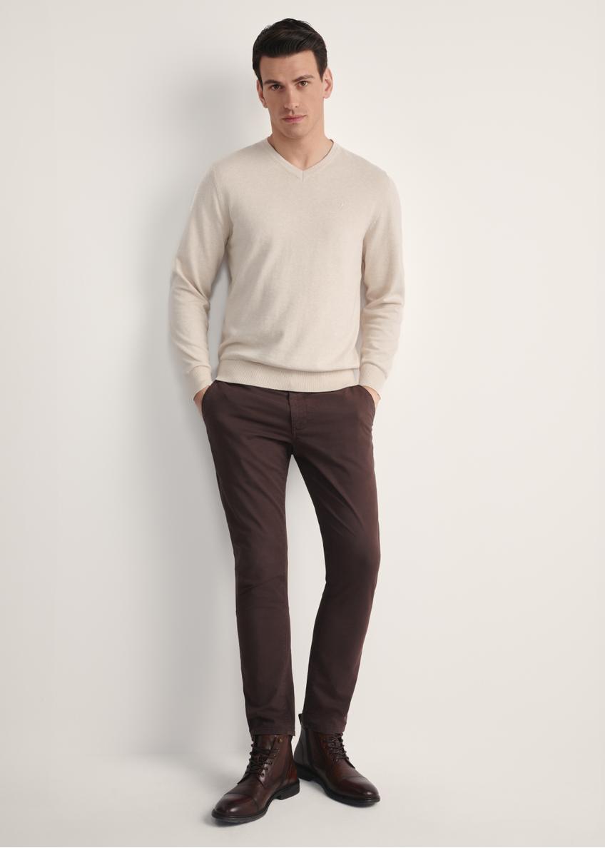 Beige men's sweater with logo SWEMT-0159A-80(Z25) - front product view on the model on a white background. The entire silhouette is visible.