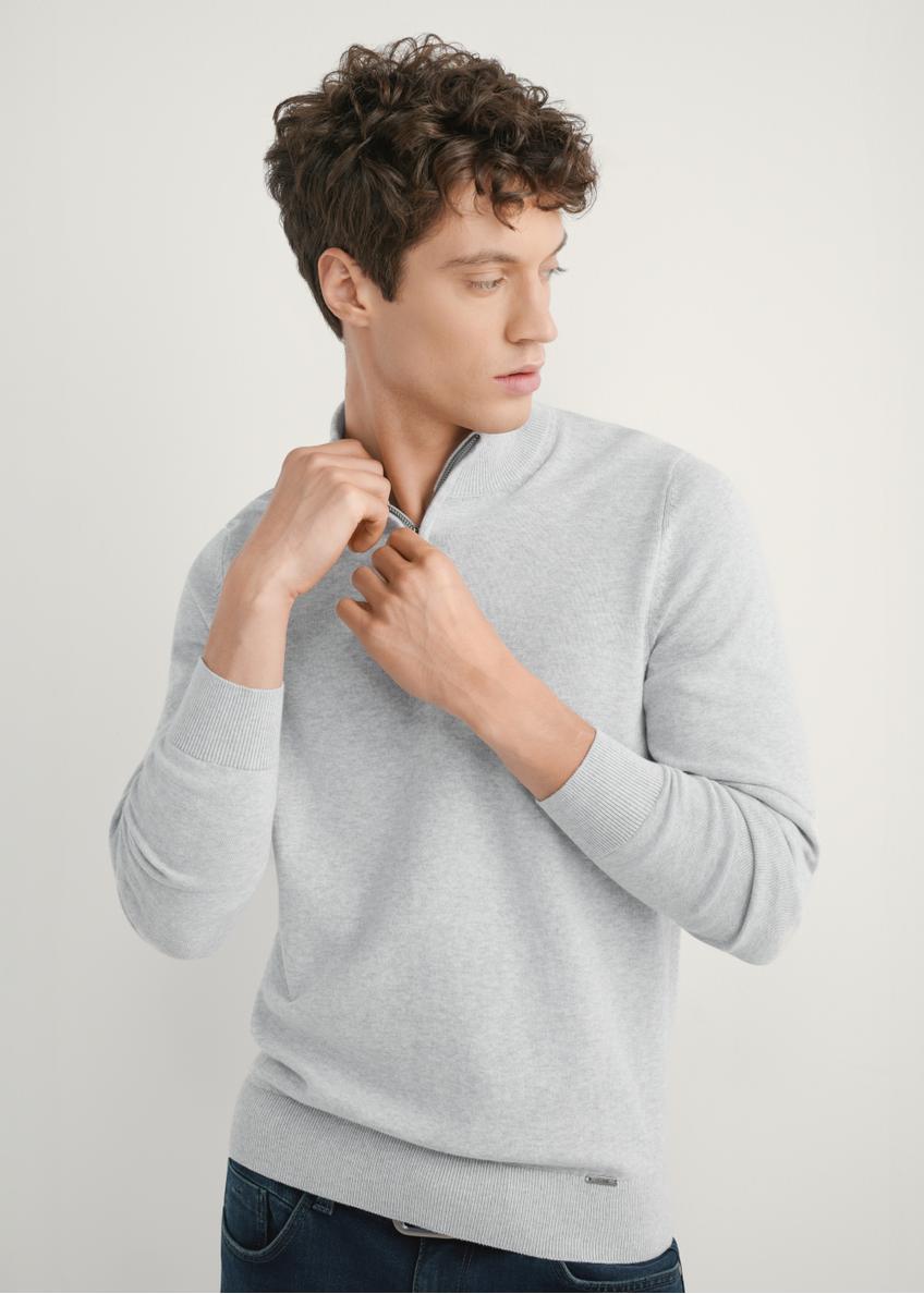 Light gray men's sweater with a stand-up collar SWEMT-0189-9A(W26) - front view of the product, on a model, against a light background. Half of the silhouette visible.