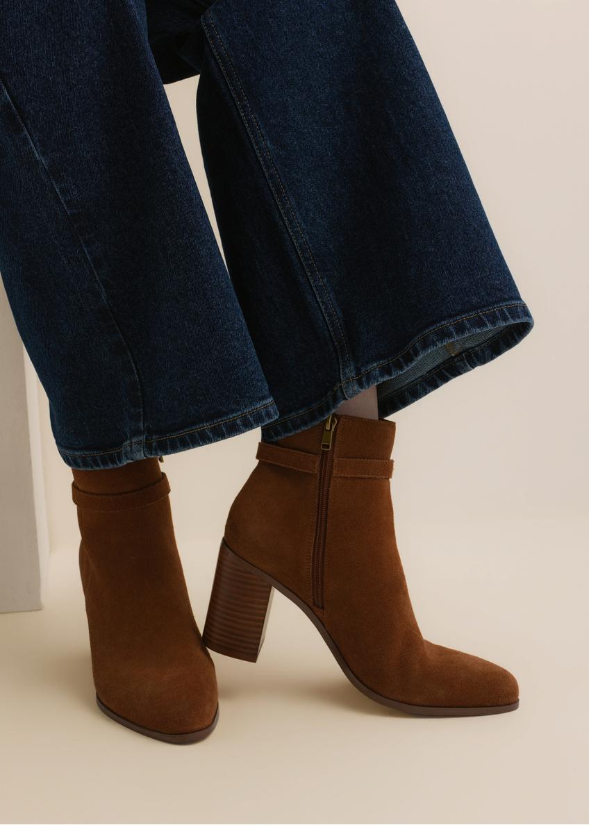 Cognac suede women's ankle boots with logo BUTYD-1214-1F(Z26)