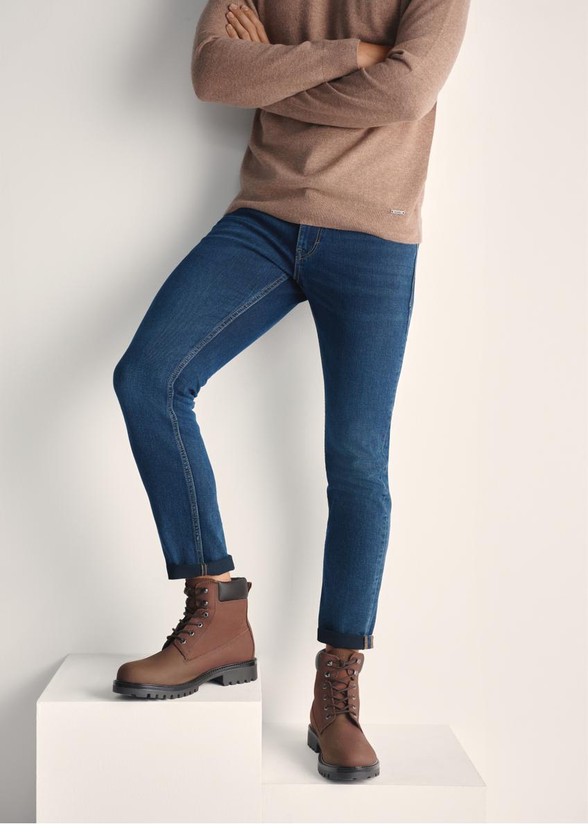 Men's brown leather lace-up ankle boots BUTYM-0514-89(Z25) - side view of the product modeled on a white background. Half of the silhouette visible.