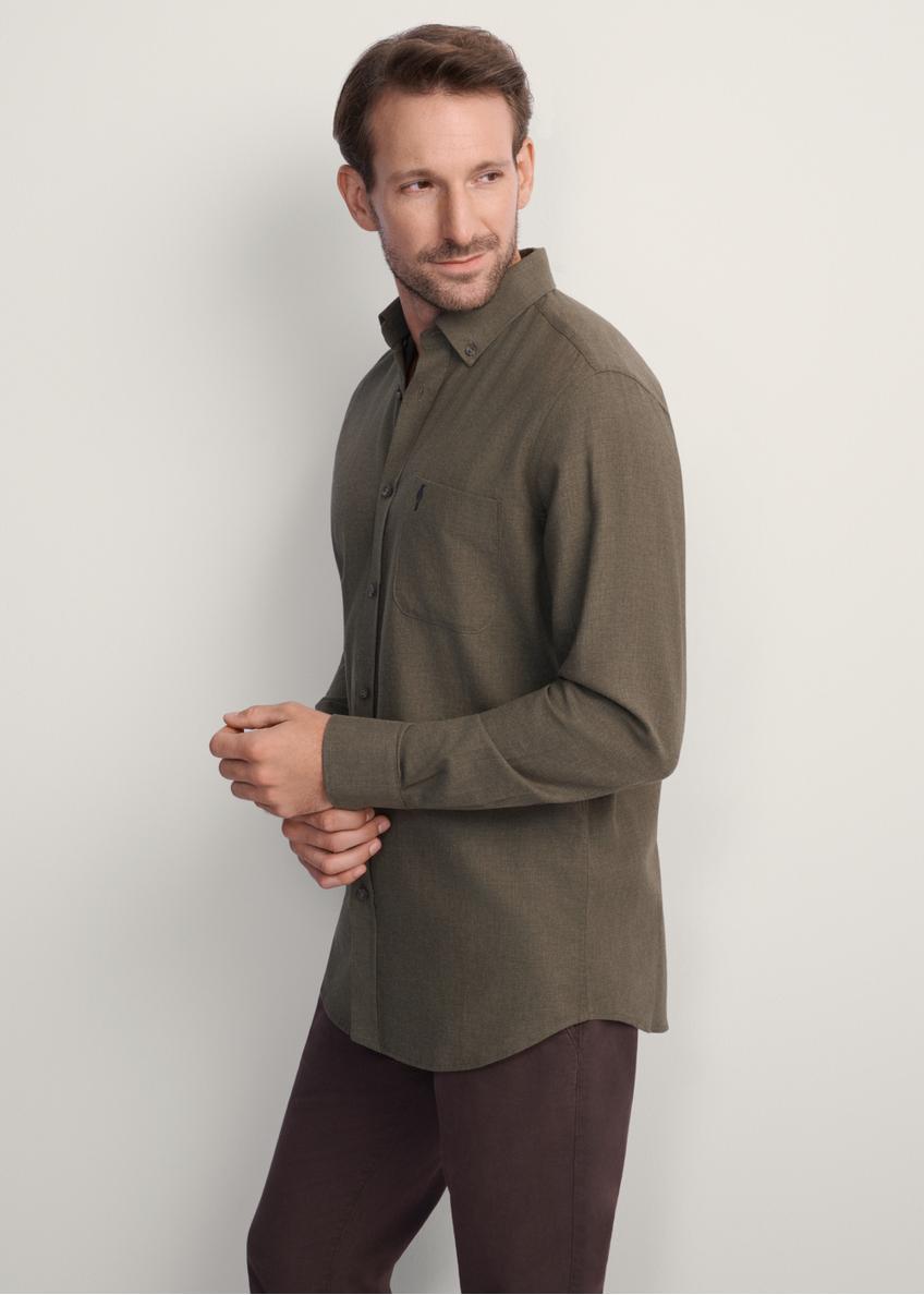 Men's khaki shirt KOSMT-0299A-55(Z25), front view of the product on the model. Half of the silhouette visible.