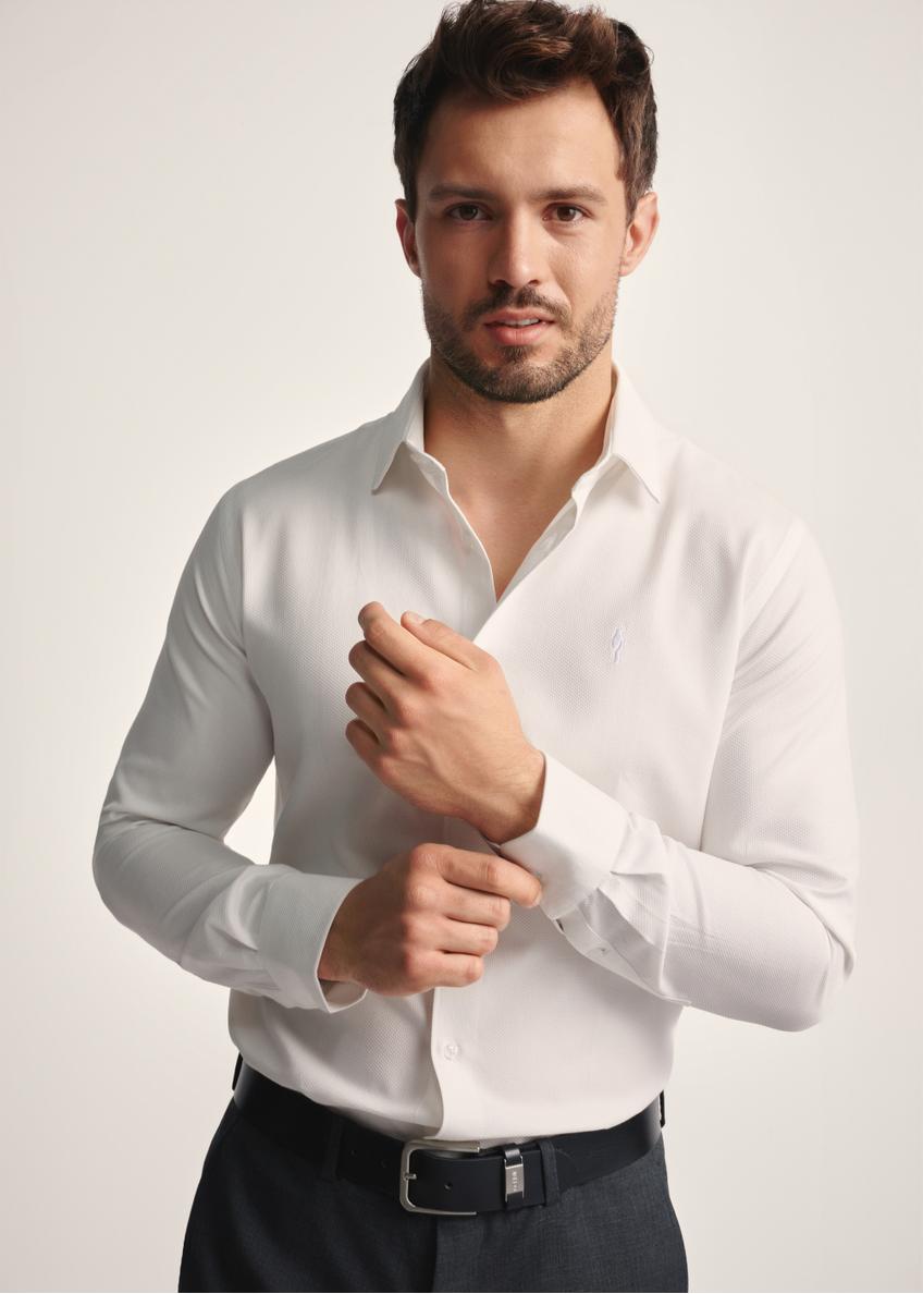 White men's shirt KOSMT-0334-12(Z25), front view of the product on the model. Half of the silhouette visible.