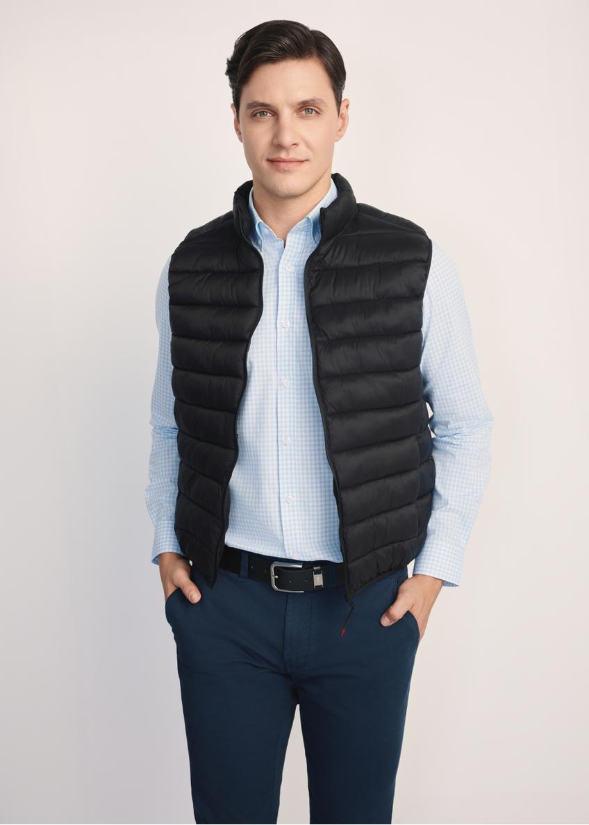 Black quilted men's vest KAMMT-0006-99(Z25), front view of the product on the model. Half of the silhouette visible.