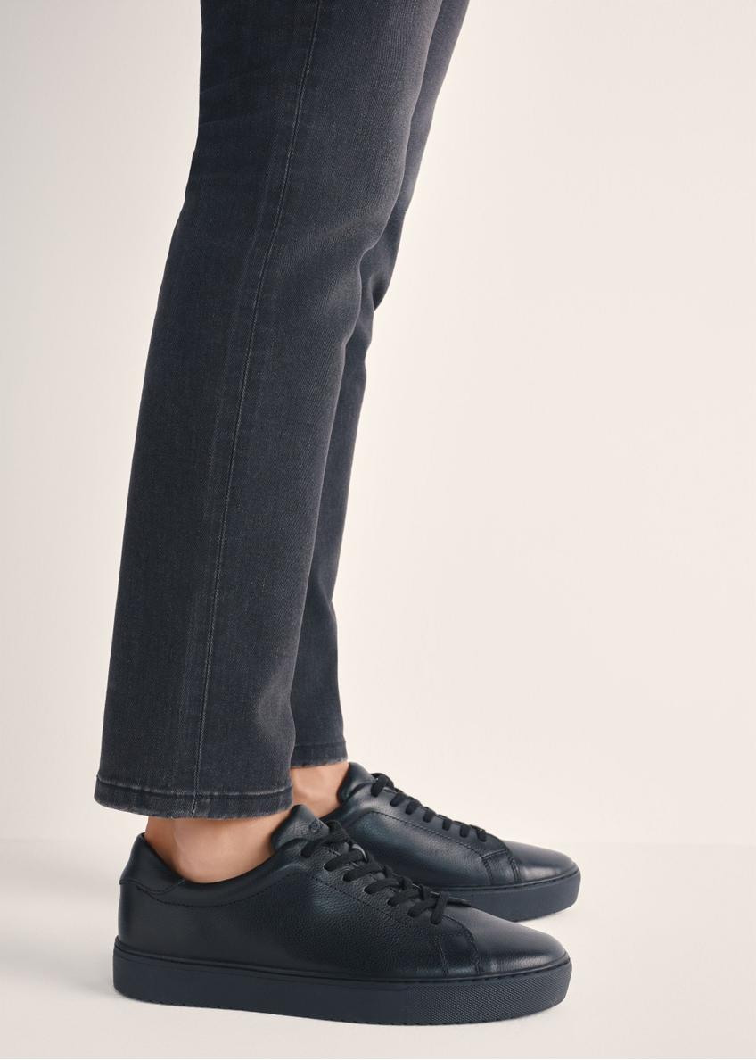 Black leather sports shoes BUTYM-0503A-99(W26), side view of the product on the model's feet.