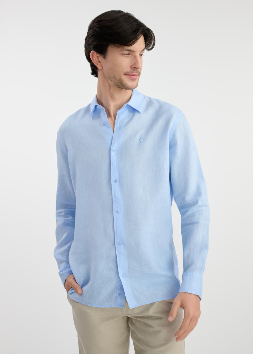 Light blue linen men's shirt KOSMT-0321-60(W25) - front view on a model on a white background. Half of the silhouette visible.