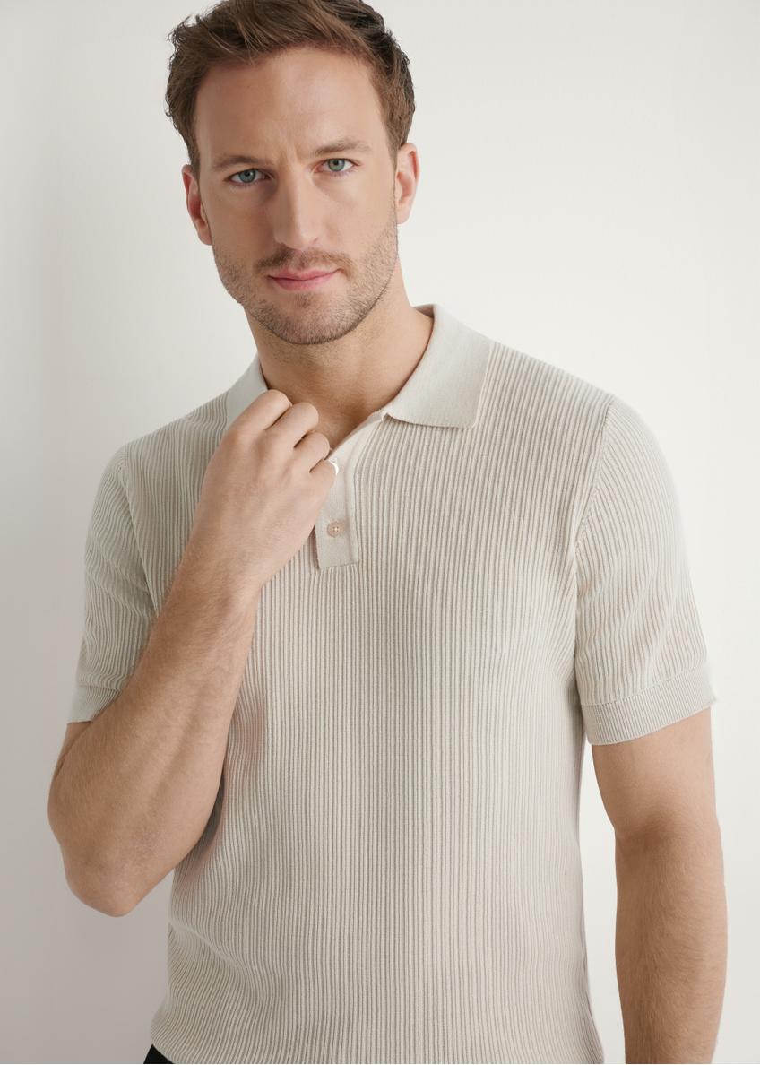 Light beige ribbed polo shirt POLMT-0085-1A(W26), close-up of the product on the model's silhouette.