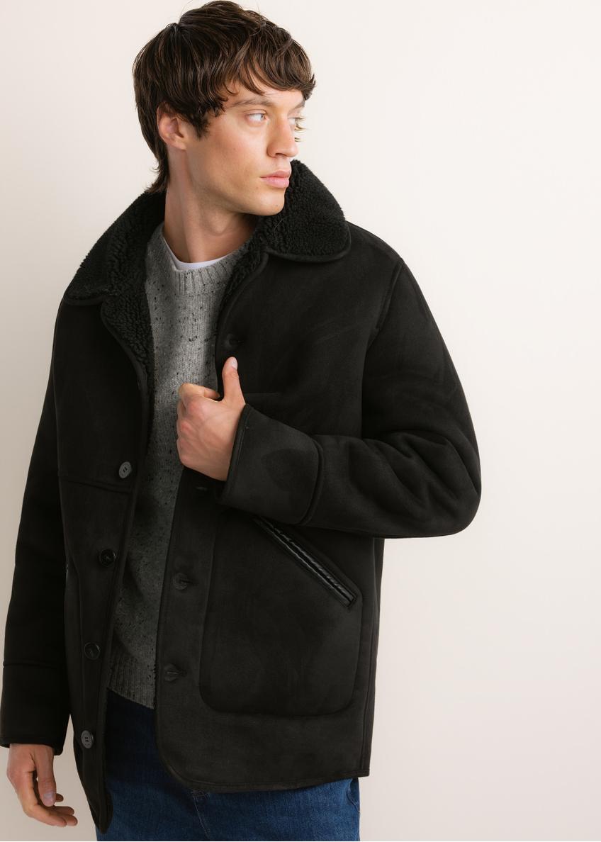 Men's black shearling coat KOZMP-0011-99(Z26), front view on a model. Half-body shot.