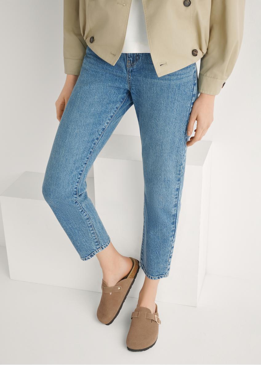 Women's suede camel flip-flops BUTYD-1267-1D(W26), front view of the product on the model's feet.