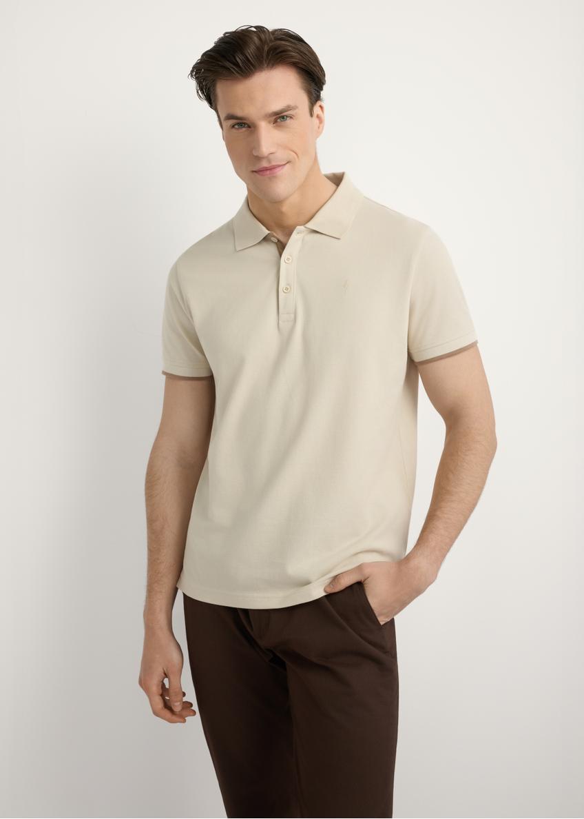 Light beige cotton polo shirt POLMT-0045B-1A(W26), front view of the product on the model. Half of the silhouette visible.