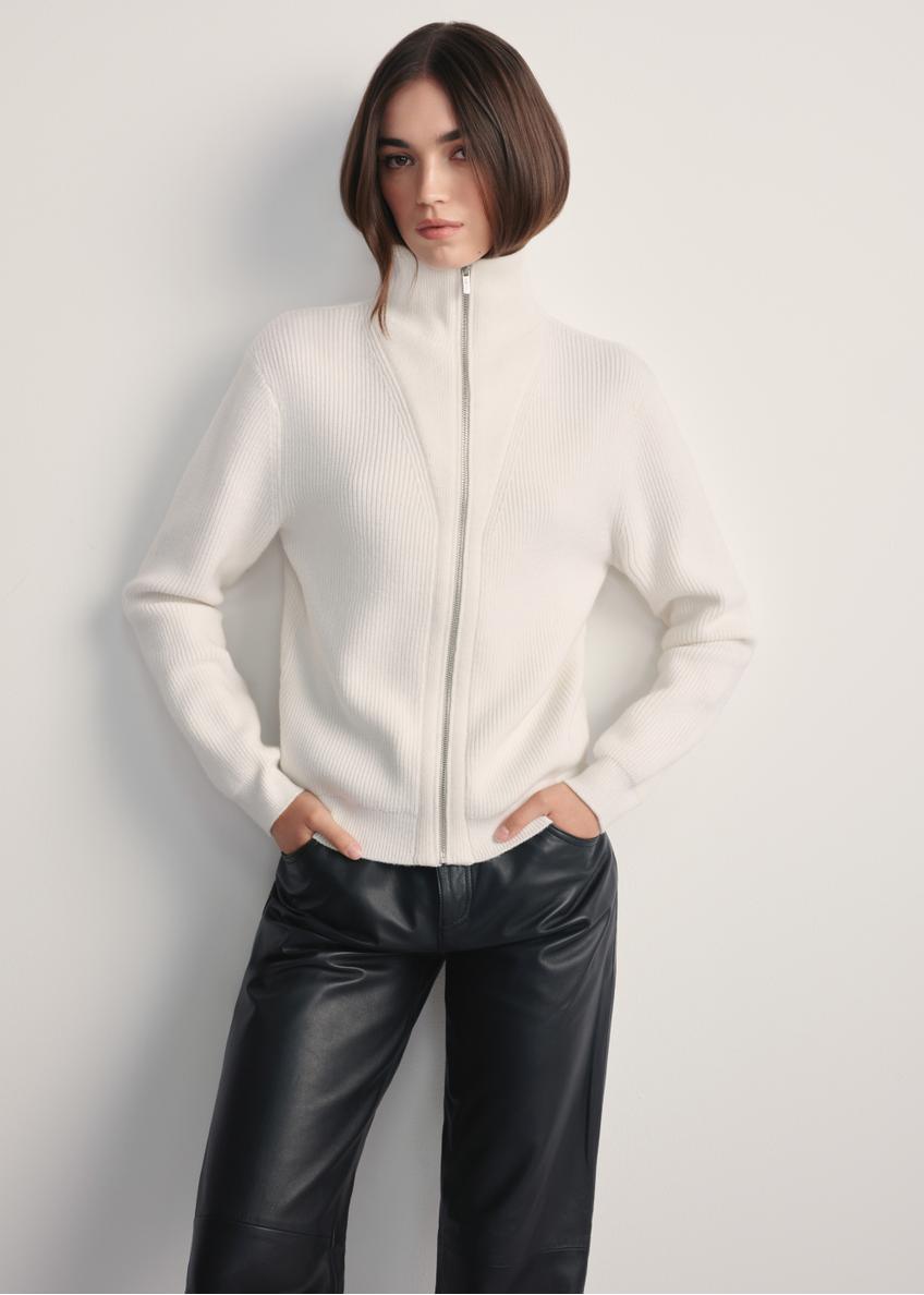 Cream women's zippered sweater SWEDT-0247-12(Z25), front view of the product on the model. Half of the silhouette visible.
